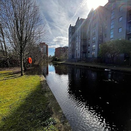 Serene 2-Bed Flat With Canal Views - Coop Live & Ethiad Manchester Luaran gambar