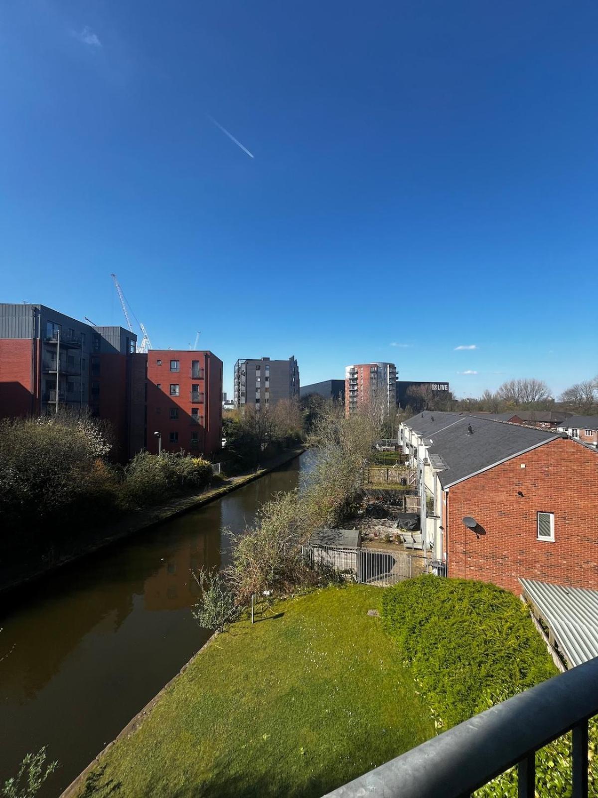Serene 2-Bed Flat With Canal Views - Coop Live & Ethiad Manchester Luaran gambar
