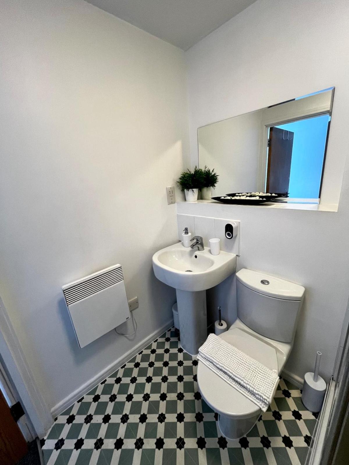 Serene 2-Bed Flat With Canal Views - Coop Live & Ethiad Manchester Luaran gambar