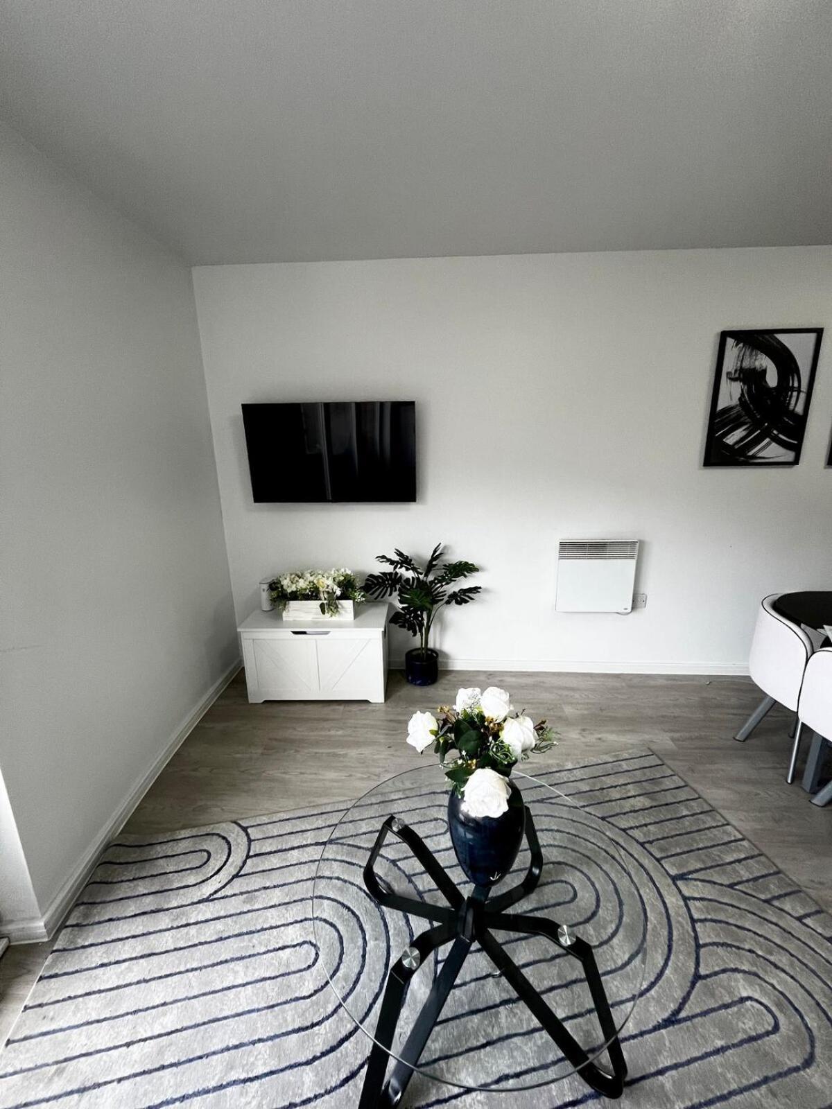 Serene 2-Bed Flat With Canal Views - Coop Live & Ethiad Manchester Luaran gambar