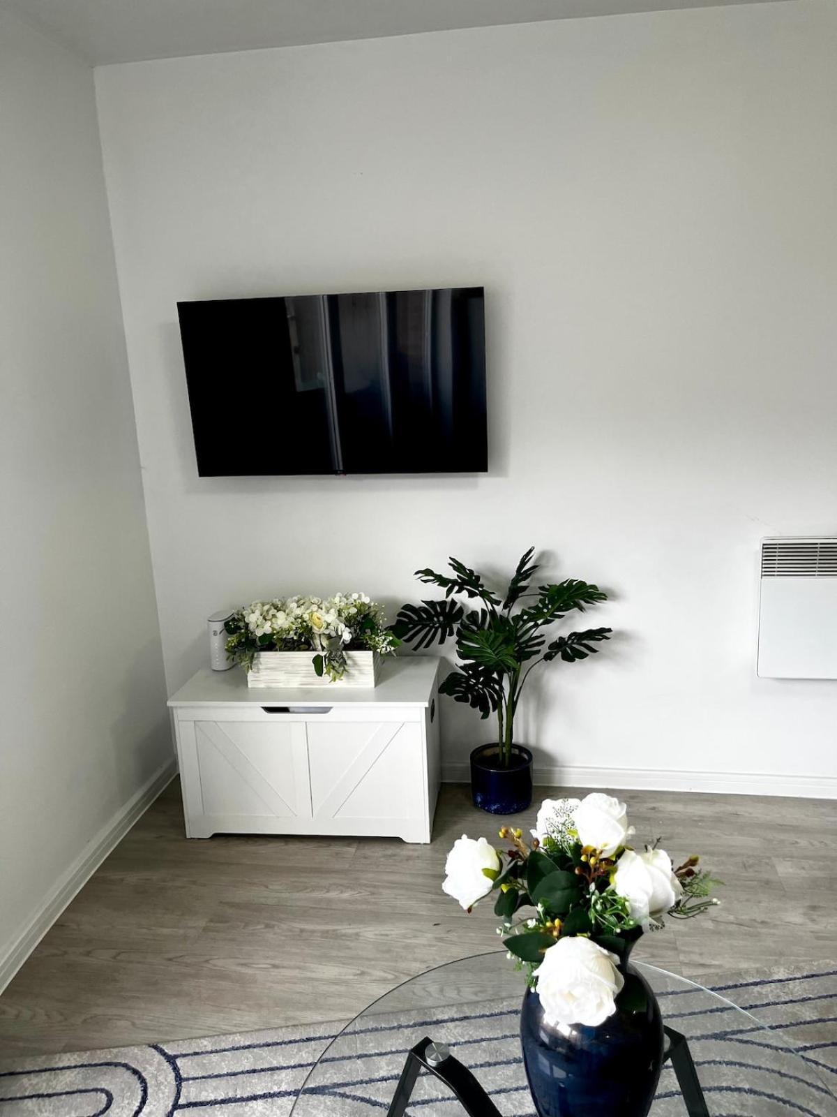 Serene 2-Bed Flat With Canal Views - Coop Live & Ethiad Manchester Luaran gambar